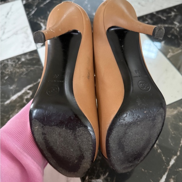 Chanel Women's Tan and Black Pumps - Picture 3 of 6